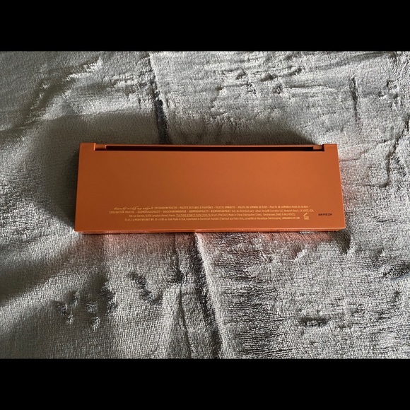 Urban Decay Heat Palette - Picture 3 of 4